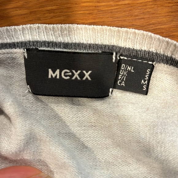 Mexx women’s light grey pullover v-neck sweater. Sz small - Picture 4 of 5